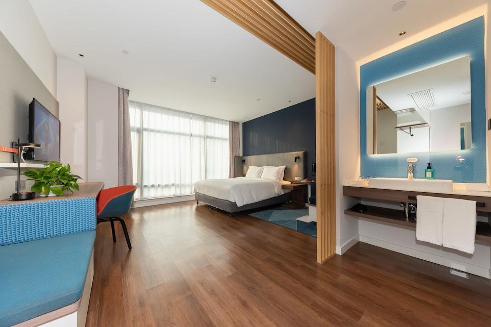 Holiday Inn Express Shanghai Tangzhen By Ihg - 20 Mins To Disney Land Exterior photo