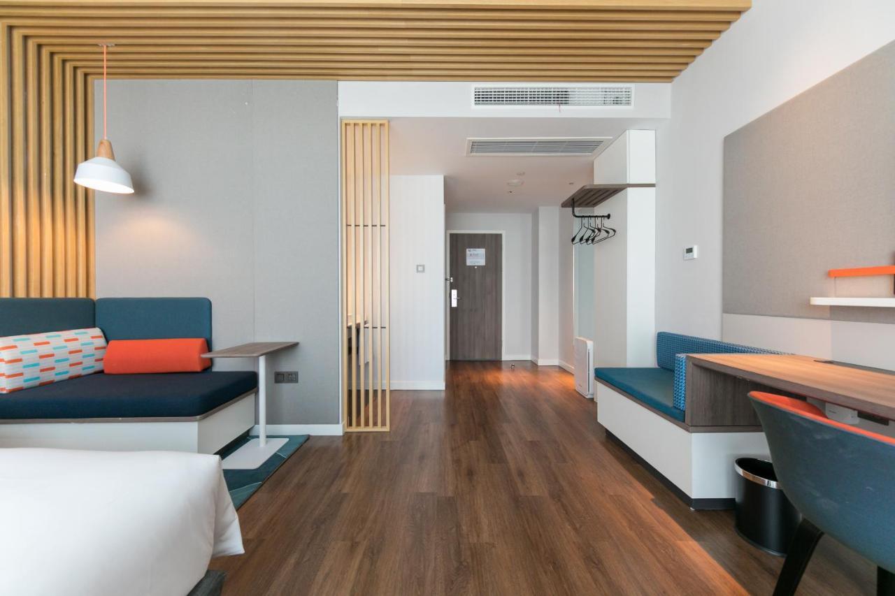 Holiday Inn Express Shanghai Tangzhen By Ihg - 20 Mins To Disney Land Exterior photo