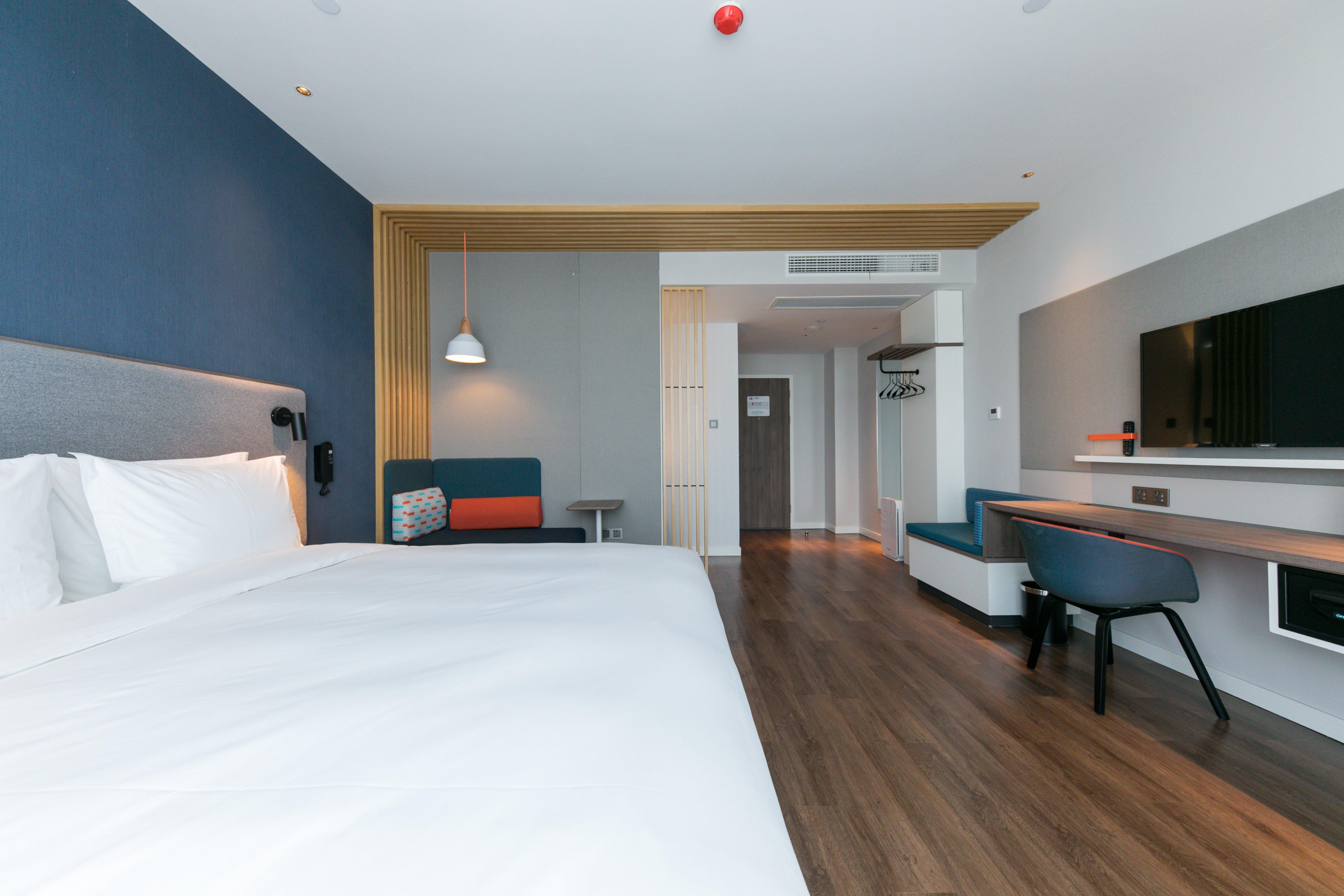 Holiday Inn Express Shanghai Tangzhen By Ihg - 20 Mins To Disney Land Exterior photo