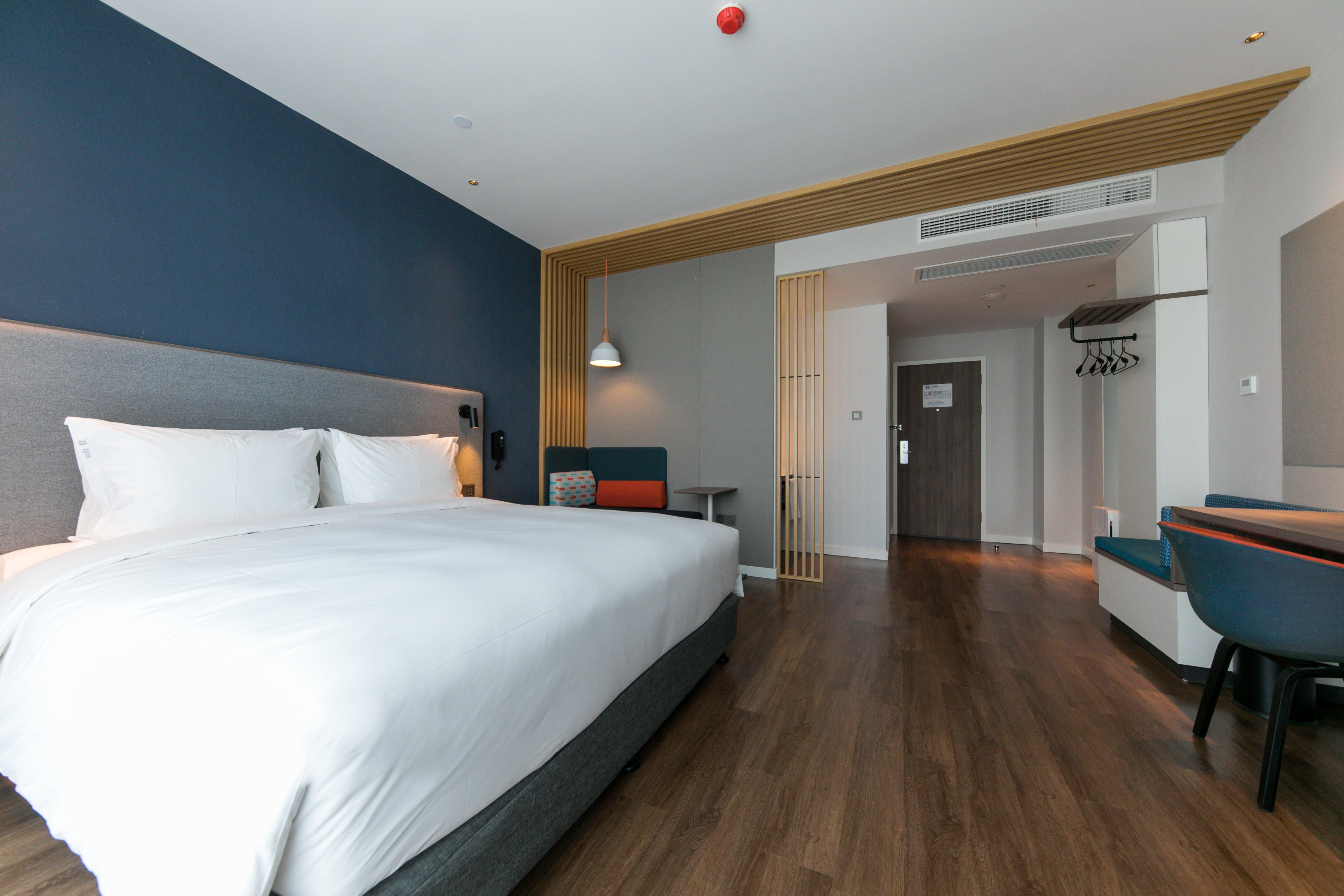 Holiday Inn Express Shanghai Tangzhen By Ihg - 20 Mins To Disney Land Exterior photo
