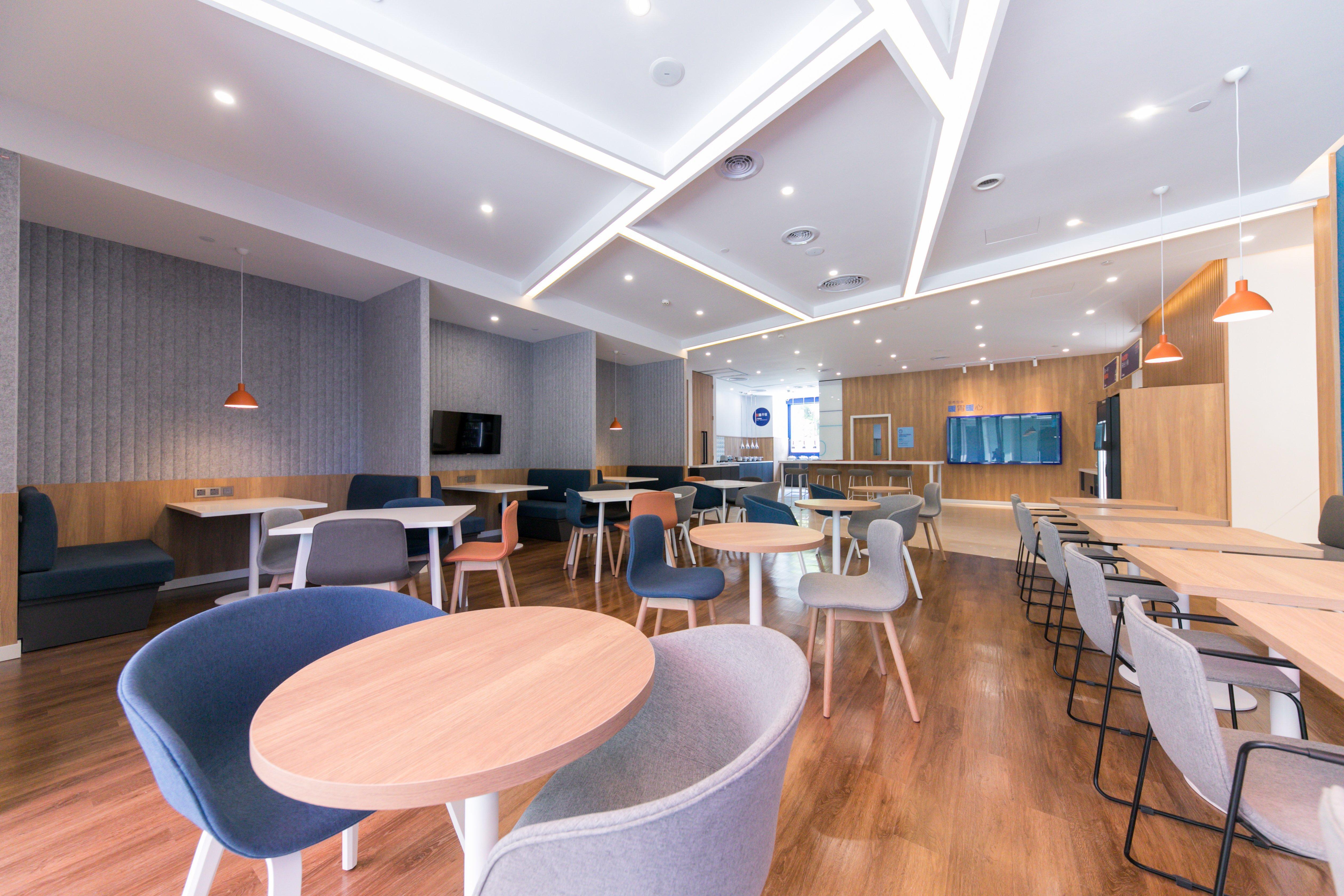 Holiday Inn Express Shanghai Tangzhen By Ihg - 20 Mins To Disney Land Exterior photo