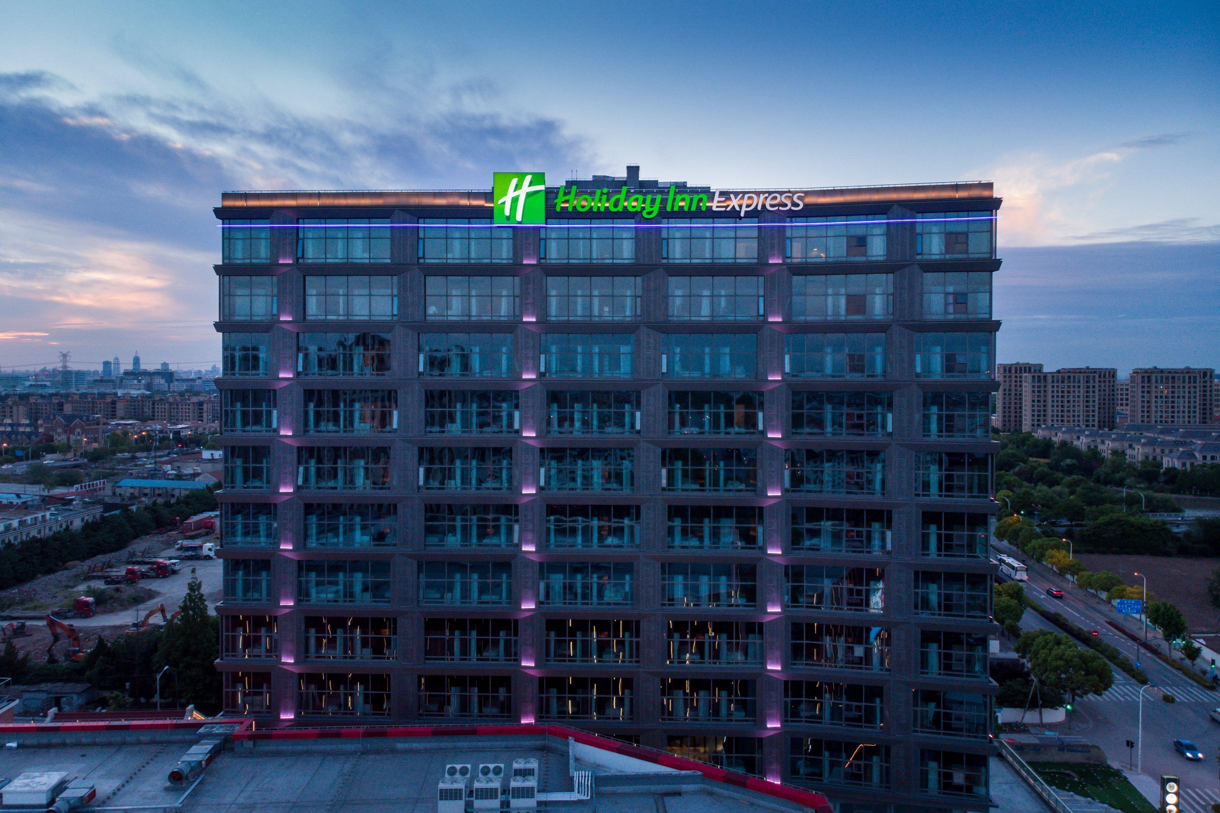 Holiday Inn Express Shanghai Tangzhen By Ihg - 20 Mins To Disney Land Exterior photo