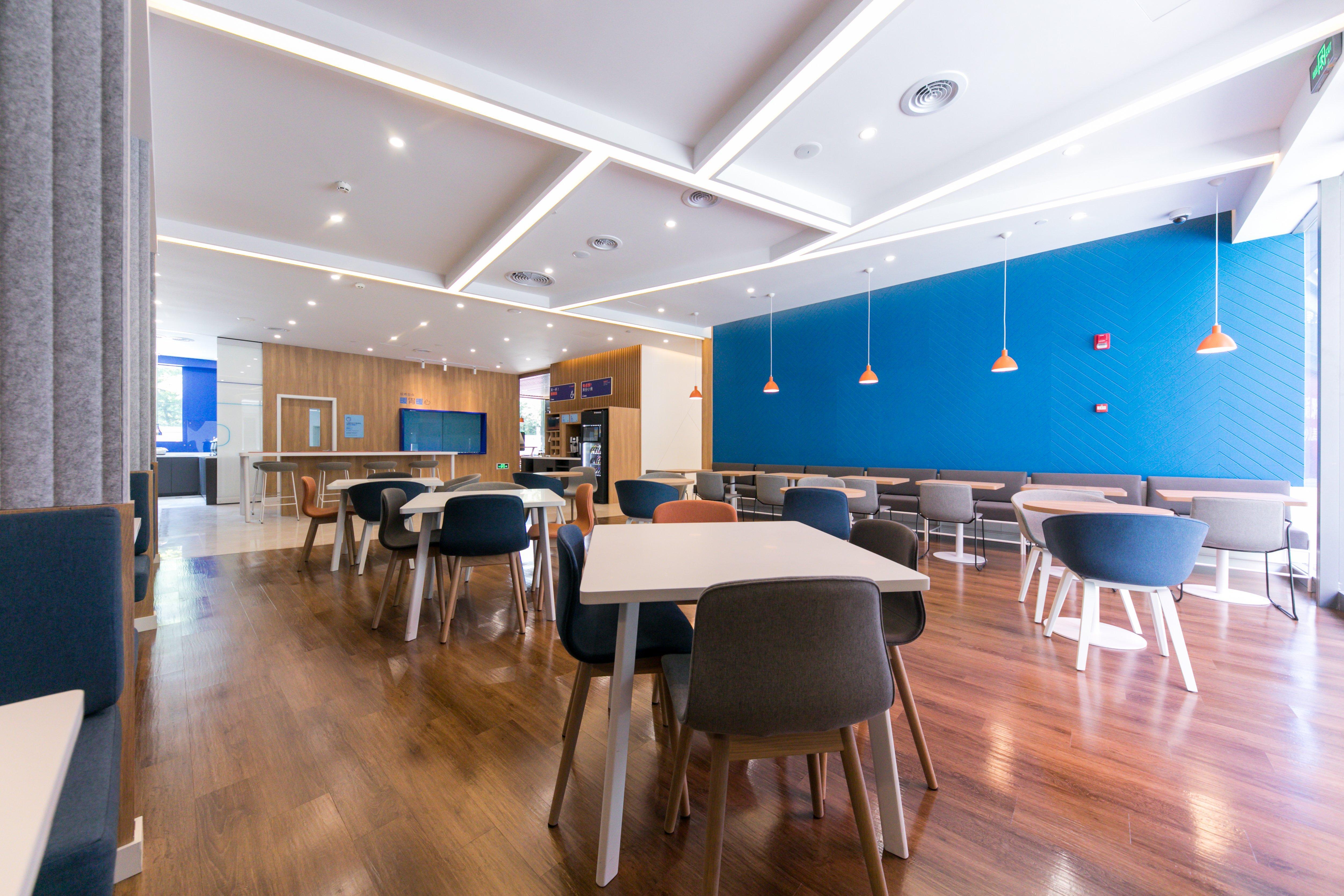 Holiday Inn Express Shanghai Tangzhen By Ihg - 20 Mins To Disney Land Exterior photo