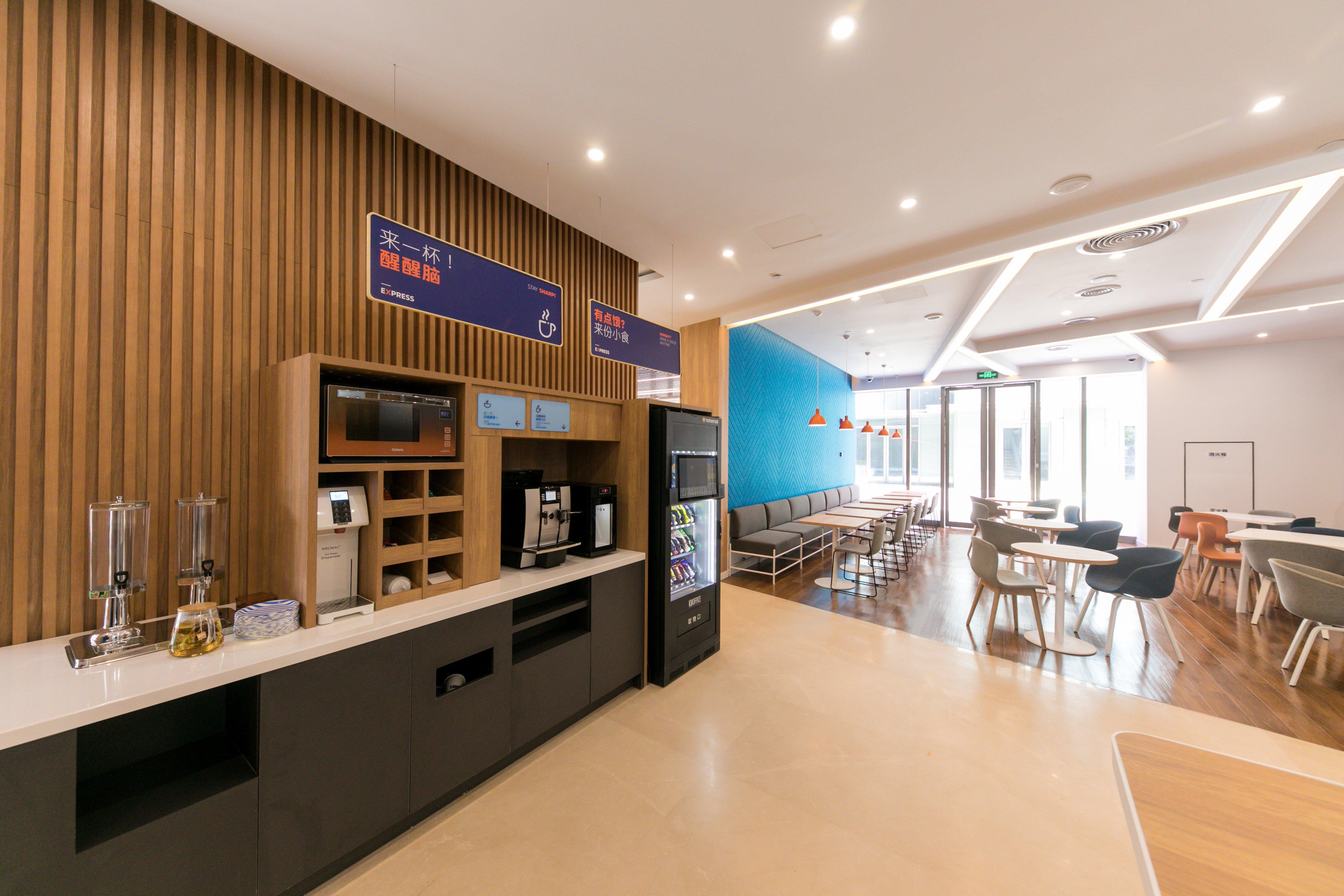 Holiday Inn Express Shanghai Tangzhen By Ihg - 20 Mins To Disney Land Exterior photo