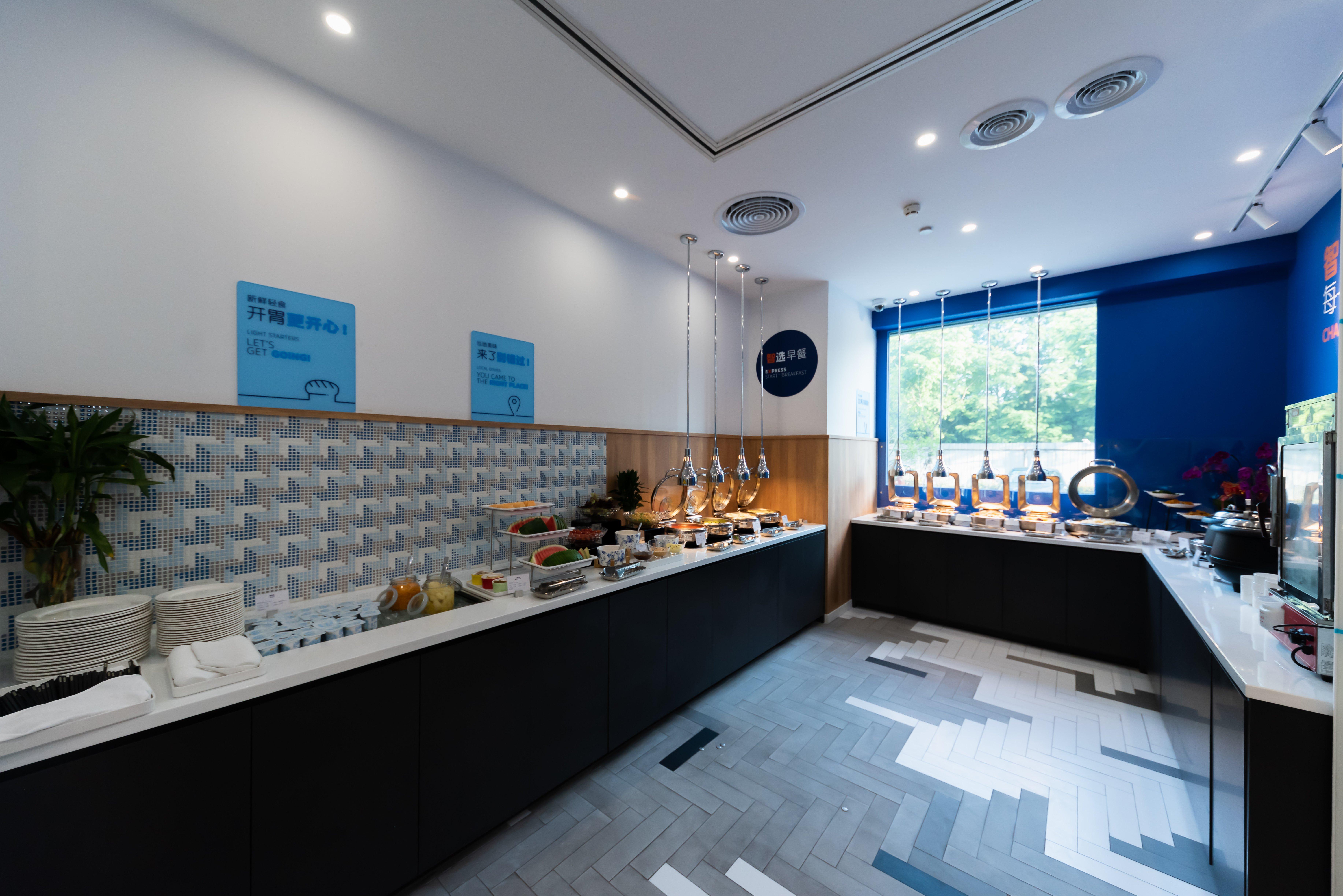 Holiday Inn Express Shanghai Tangzhen By Ihg - 20 Mins To Disney Land Exterior photo
