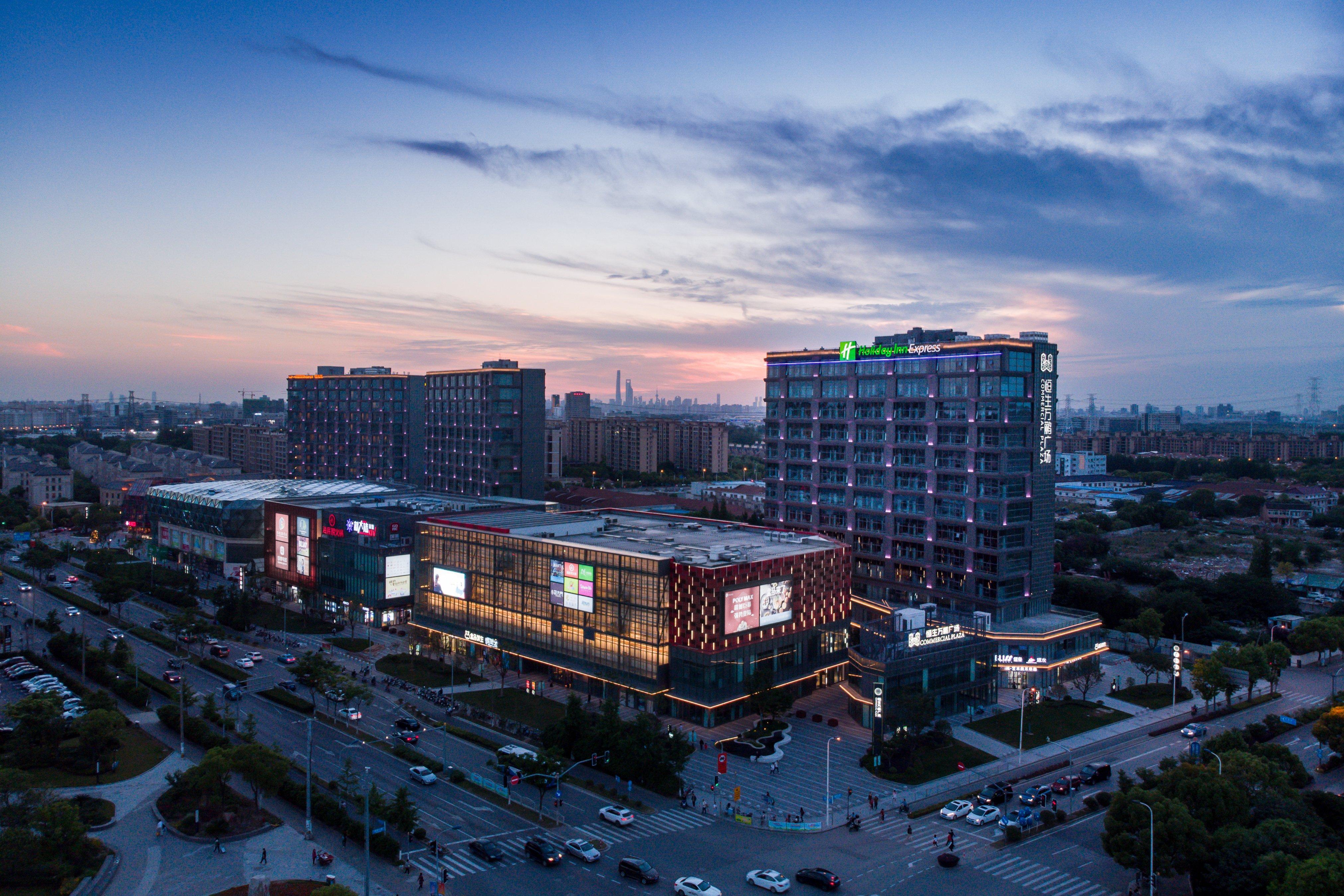 Holiday Inn Express Shanghai Tangzhen By Ihg - 20 Mins To Disney Land Exterior photo