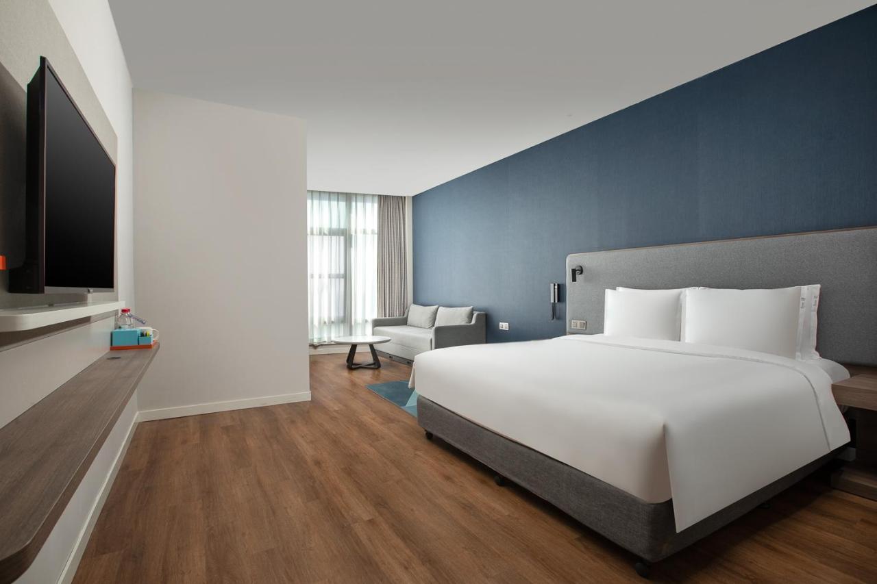 Holiday Inn Express Shanghai Tangzhen By Ihg - 20 Mins To Disney Land Exterior photo