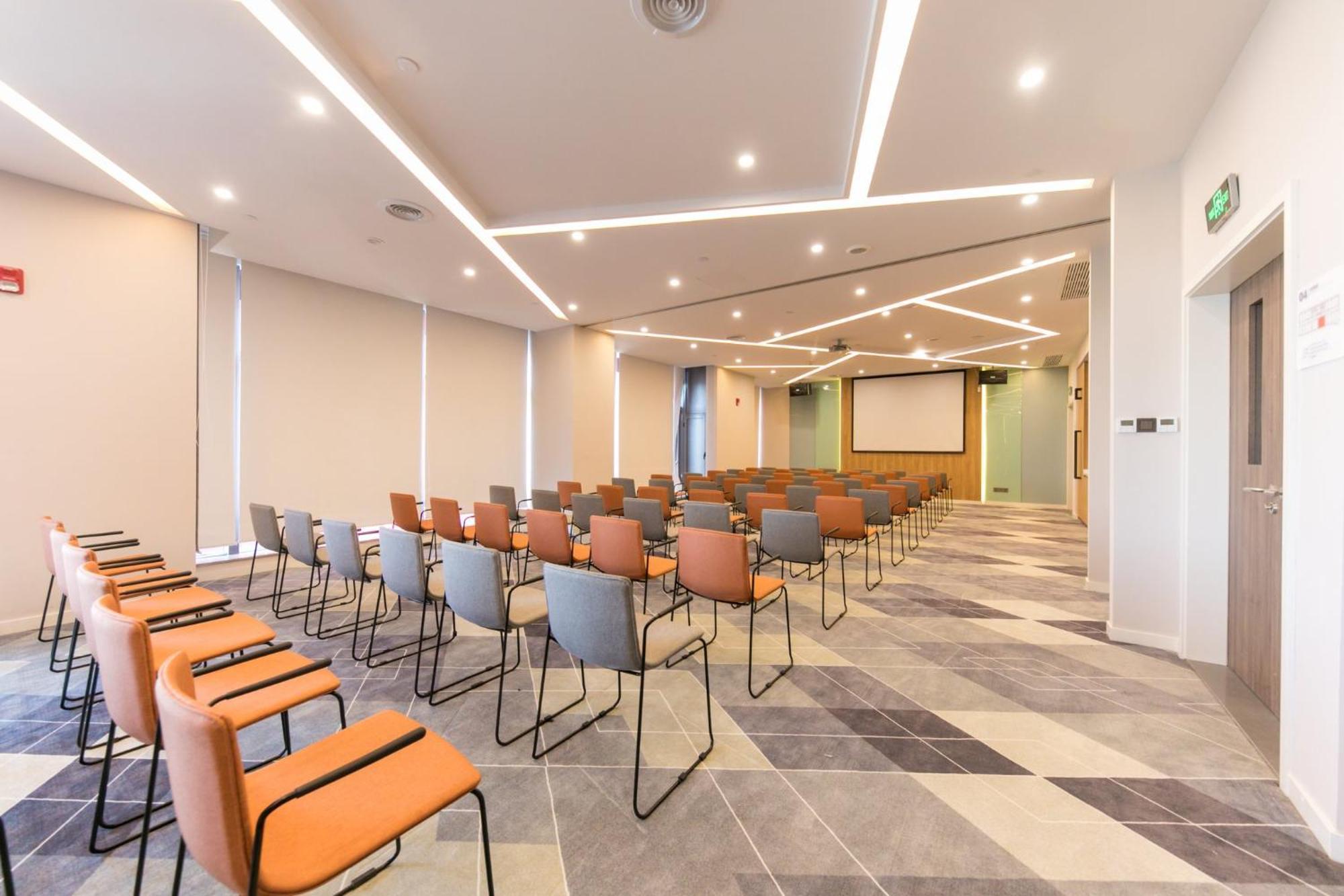 Holiday Inn Express Shanghai Tangzhen By Ihg - 20 Mins To Disney Land Exterior photo