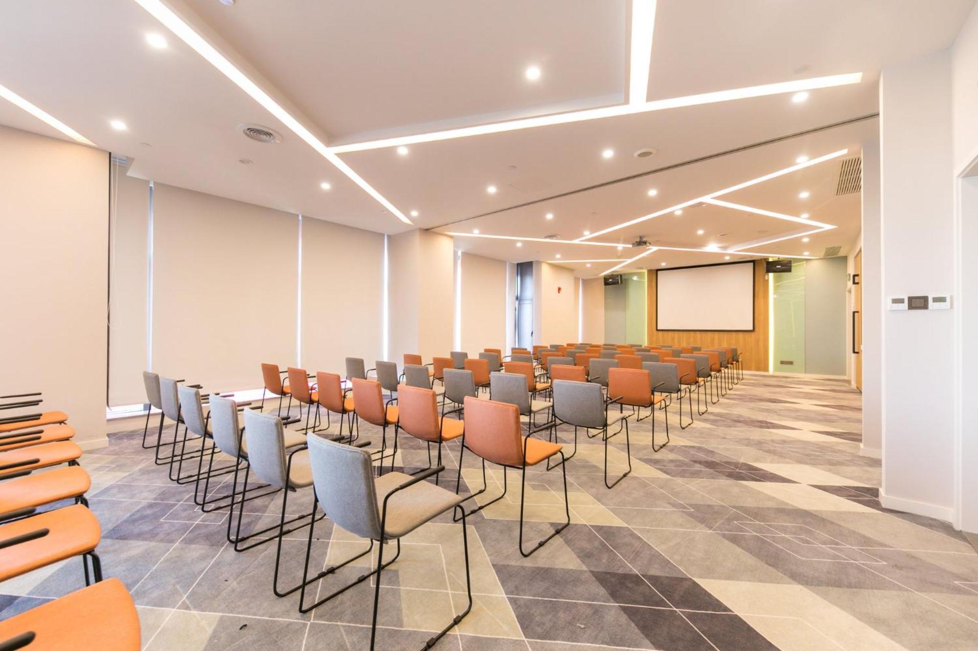 Holiday Inn Express Shanghai Tangzhen By Ihg - 20 Mins To Disney Land Exterior photo